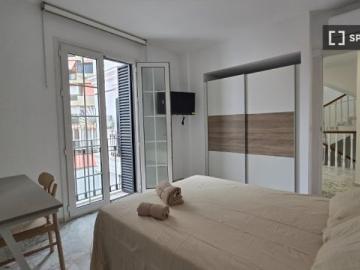 Habitación en un piso compartido de 9 habitaciones en alquiler en Los Tilos