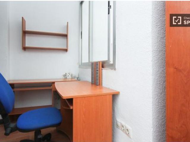 Habitación en un piso compartido de 11 habitaciones en alquiler en Centro Sagrario, ideal para mujer