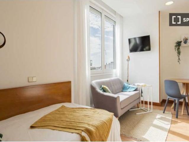 Habitación en un piso compartido de 12 habitaciones en Cuatro Caminos, no apto para parejas