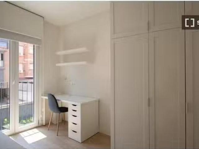 Habitación en un piso compartido de 14 habitaciones en alquile.