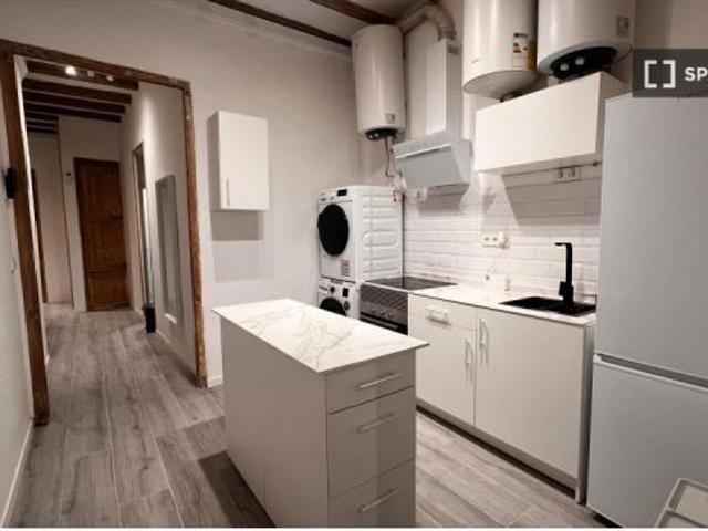 Habitación en un piso compartido de 14 habitaciones en alquiler en El Gòtic