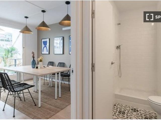 Habitación en un piso compartido de 15 habitaciones en alquiler en El Raval, Barcelona