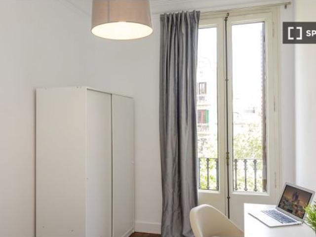 Habitación en un piso compartido de 16 habitaciones en Sant Antoni, solo para profesionales y estudi