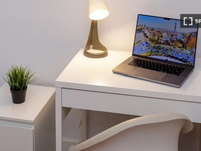 Habitación en un piso compartido de 16 habitaciones en Sant Antoni, solo para profesionales y estudi