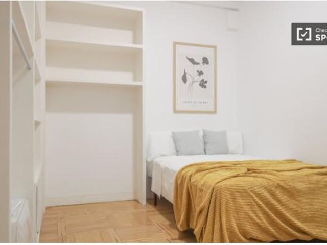 Habitación en un piso compartido de 18 habitaciones en alquiler en Argüelles, Madrid