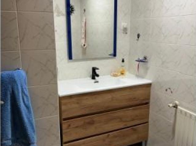 Habitación en un piso compartido de 1 dormitorio en alquiler en Comillas