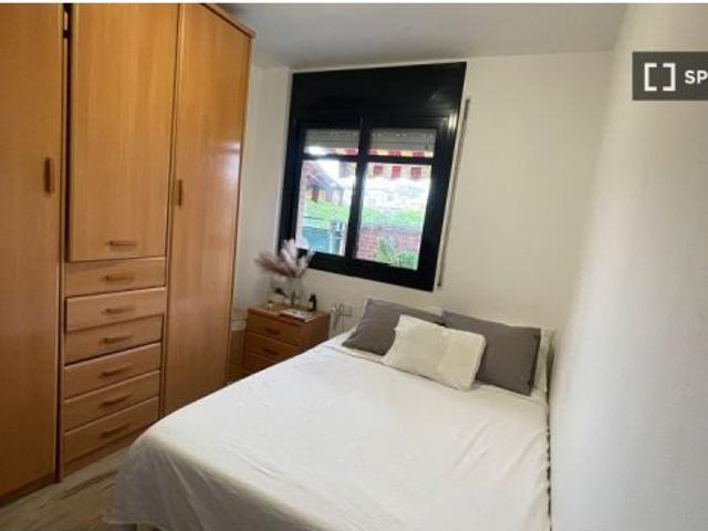 Habitación en un piso compartido de 1 dormitorio en alquiler en Santa Coloma de Gramenet