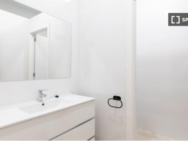 Habitación en un piso compartido de 1 dormitorio en alquiler en Russafa, ideal para profesionales y