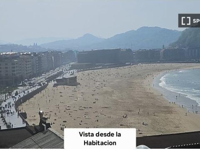 Habitación en un piso compartido de 2 dormitorios en alquiler en Gros