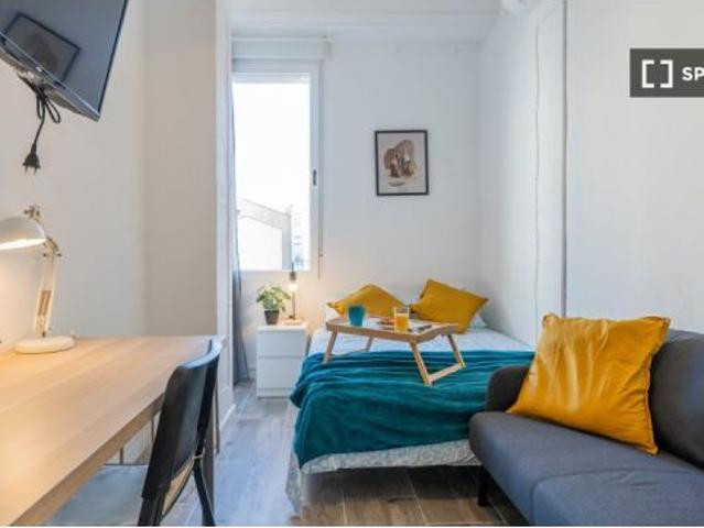Habitación en un piso compartido de 2 dormitorios en Arrancapins, en alquiler
