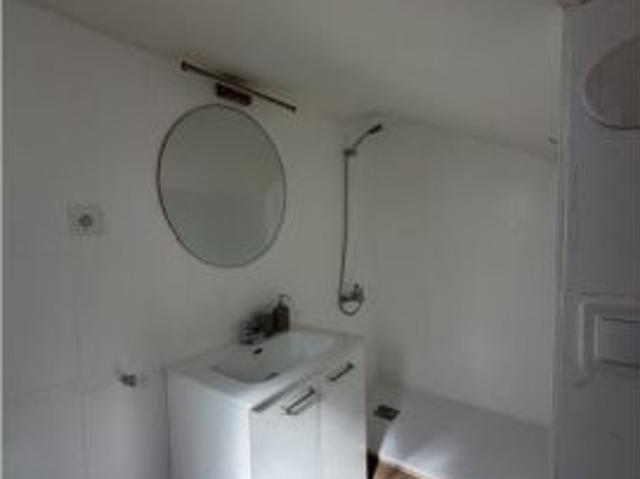 Habitación en un piso compartido de 3 habitaciones en alquiler en Trafalgar