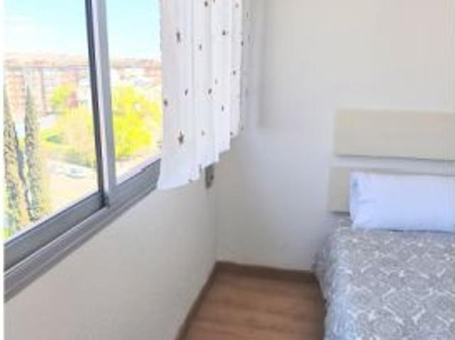 Habitación en un piso compartido de 3 habitaciones en alquiler en Orcasur