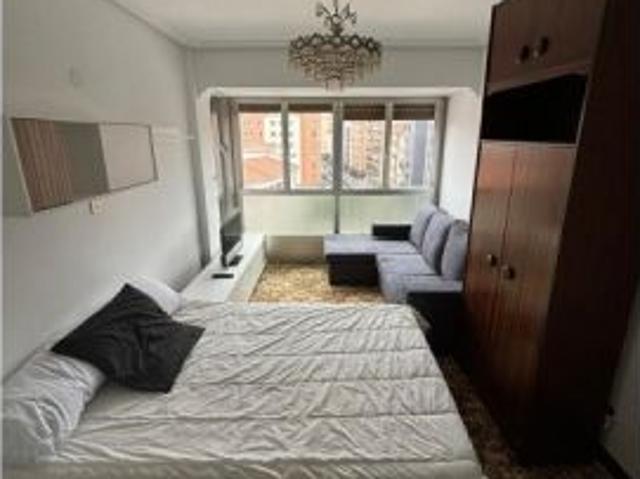 Habitación en un piso compartido de 3 habitaciones en Lasesarre, todos los gastos incluidos
