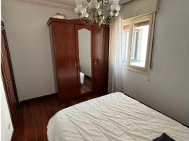 Habitación en un piso compartido de 3 habitaciones en Lasesarre, todos los gastos incluidos