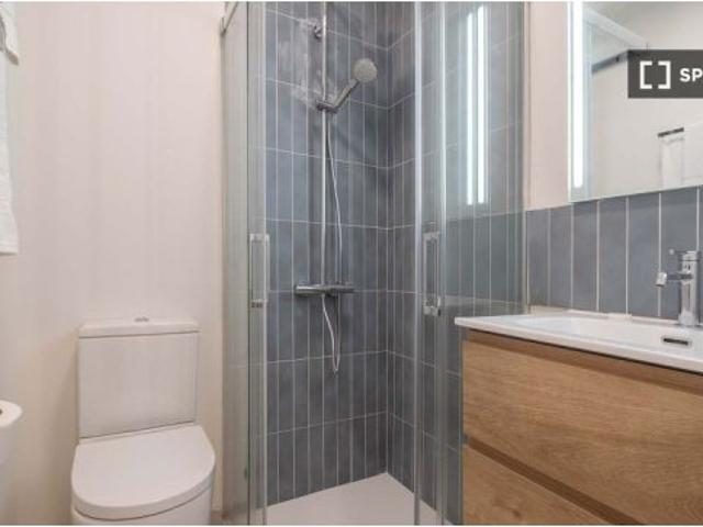 Habitación en una residencia en alquiler en Madrid, 10 habitaciones, no se admiten parejas
