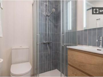 Habitación en una residencia en alquiler en Madrid, 10 habitaciones, no se admiten parejas
