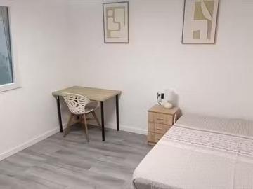 Habitación en 1 Calle del Poeta Llorente