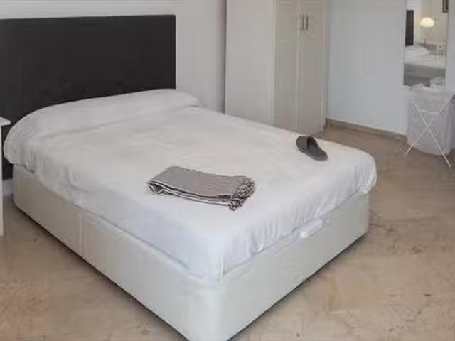 Habitación en 1 Paseo de la Victoria