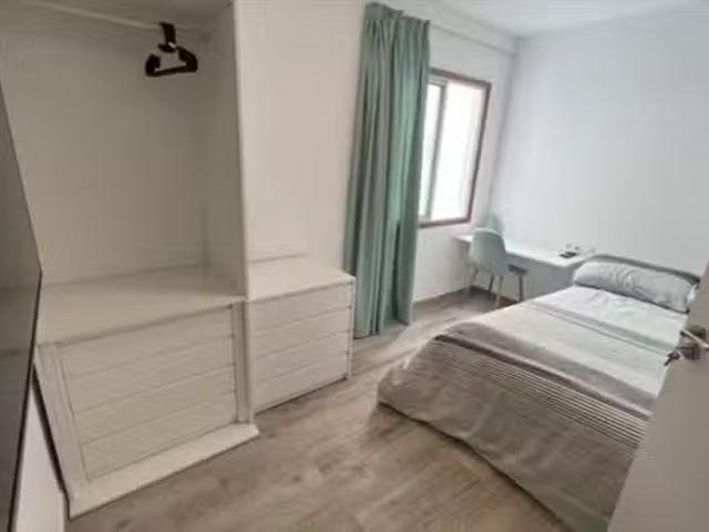 Habitación en 43 Avenida José Mesa y López