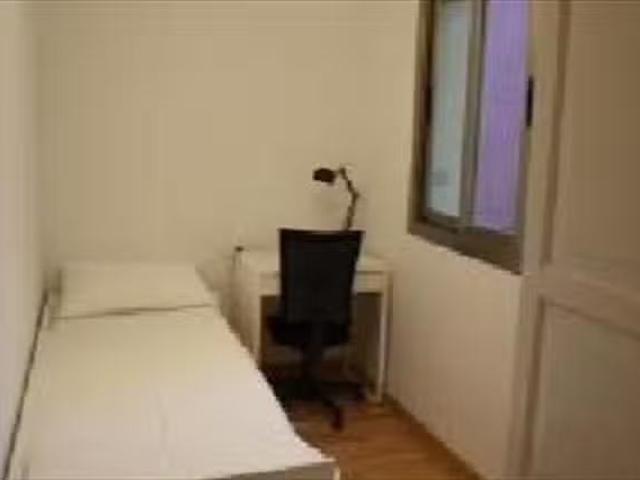 Habitación en 43 Carrer d'Amadeu Vives