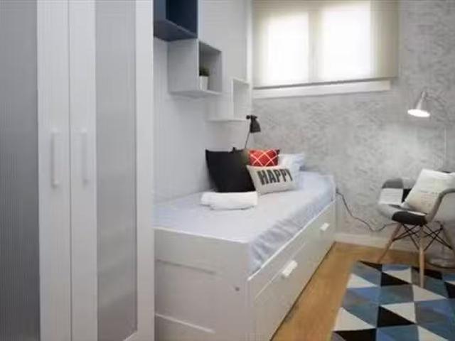 Habitación en 56 Avinguda de la Riera de Cassoles