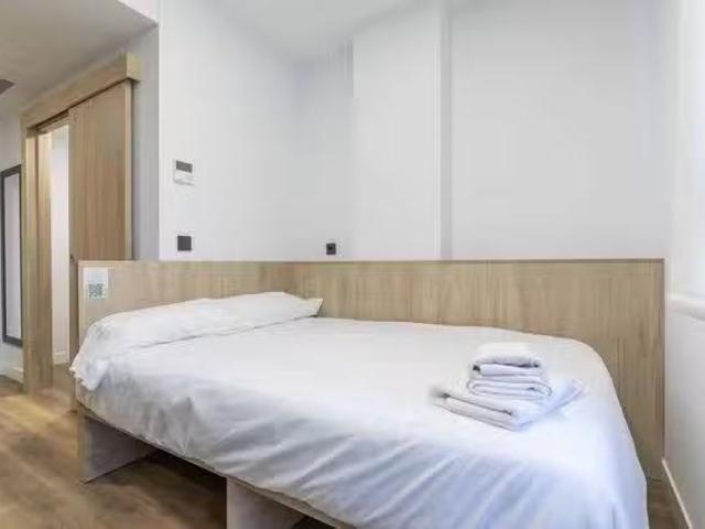 Habitación en 6, 28034 Madrid, Spain