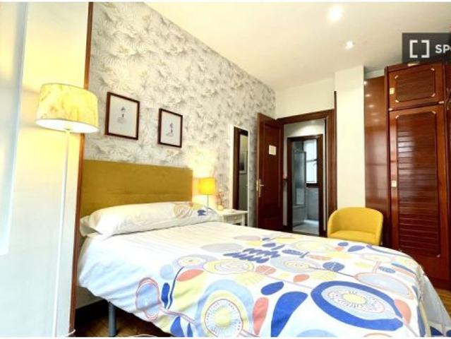 Habitación enorme en un apartamento de 5 dormitorios, Abando