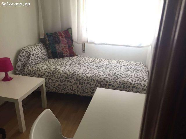 Habitación equipada con ventana vista patio interior en piso compartido, Pozuelo de Alarcón