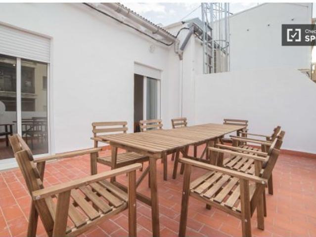 Habitación equipada con armario independiente en el piso compartido, Eixample