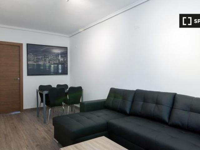 Habitación equipada con armario independiente en un apartamento de 4 dormitorios, Benimaclet