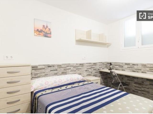 Habitación equipada con escritorio en apartamento de 4 dormitorios, Acacias