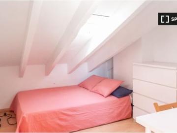 Habitación equipada con llave independiente en un apartamento de 4 dormitorios, Sol