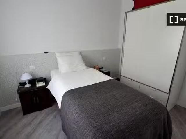 Habitación equipada en apartamento de 3 dormitorios en Usera.