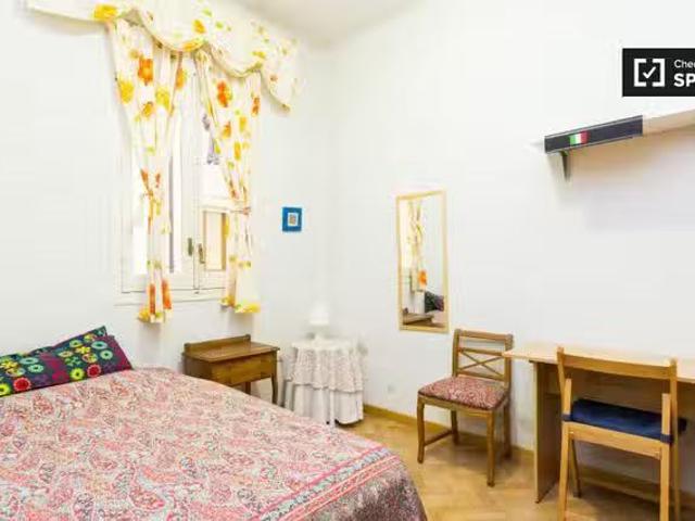 Habitación equipada en apartamento de 4 dormitorios en Salaman.
