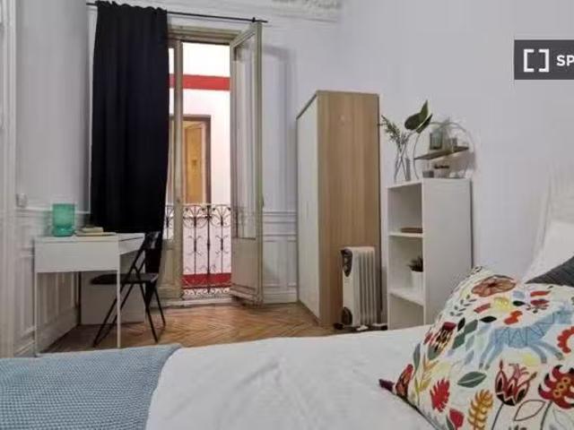 Habitación equipada en apartamento de 9 dormitorios en Sol, Ma.