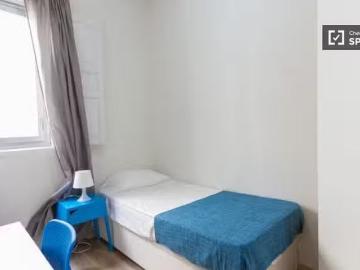 Habitación equipada en piso compartido en Puerta del Sol, Madrid