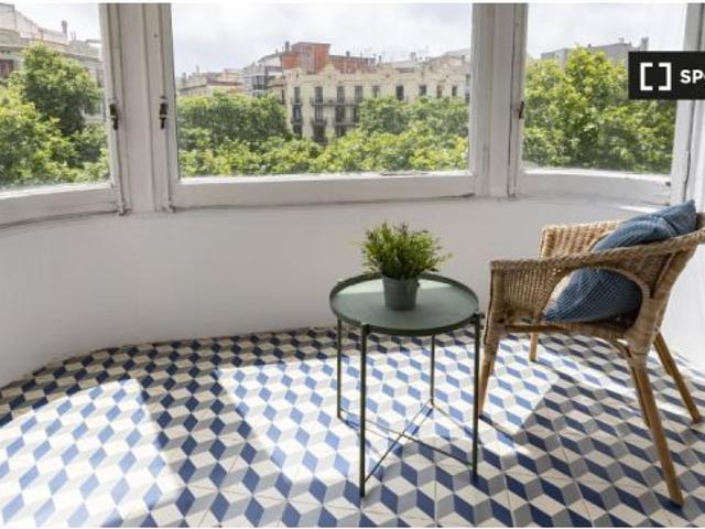 Habitación espaciosa en un apartamento de 9 dormitorios en l' Eixample