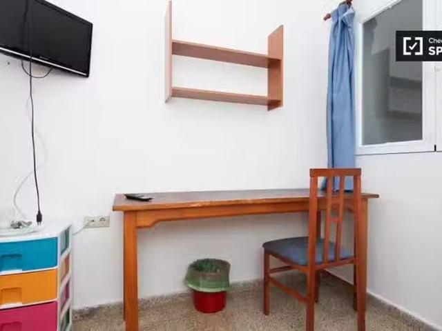 Habitación funcional en apartamento en Los Pajaritos, Granada