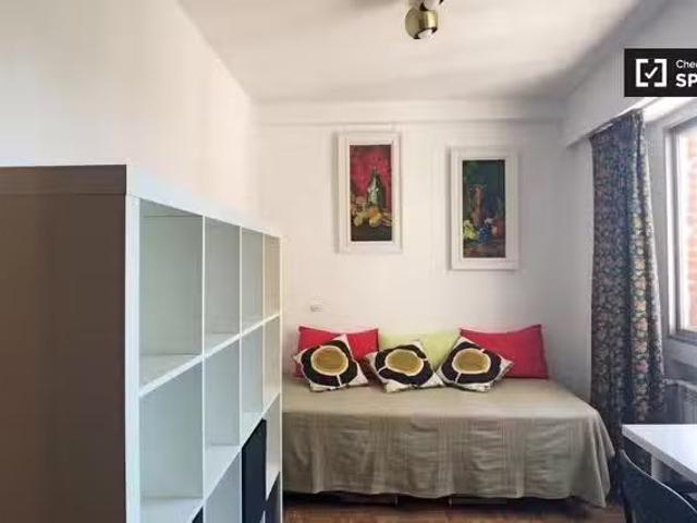 Habitación funcional para alquilar, apartamento de 4 dormitori.
