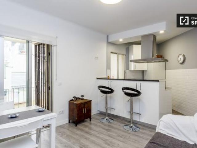 Habitación ideal con calefacción en un apartamento de 3 dormitorios, Usera