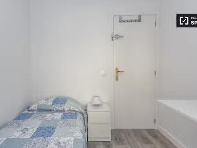 Habitación ideal en apartamento de 3 dormitorios en Usera, Mad.