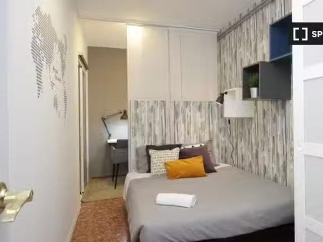 Habitación ideal en piso compartido por el Eixample, Barcelona