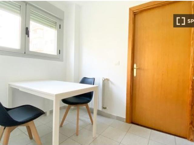 Habitación individual con baño privado y cocina privada, Zaragoza