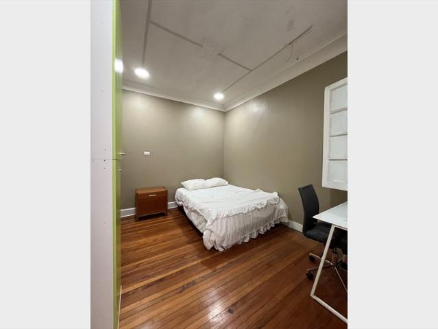Habitación individual a pasos de metro Baquedano 5B