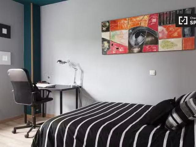 Habitación inteligente en piso compartido en Alcalá de Henares
