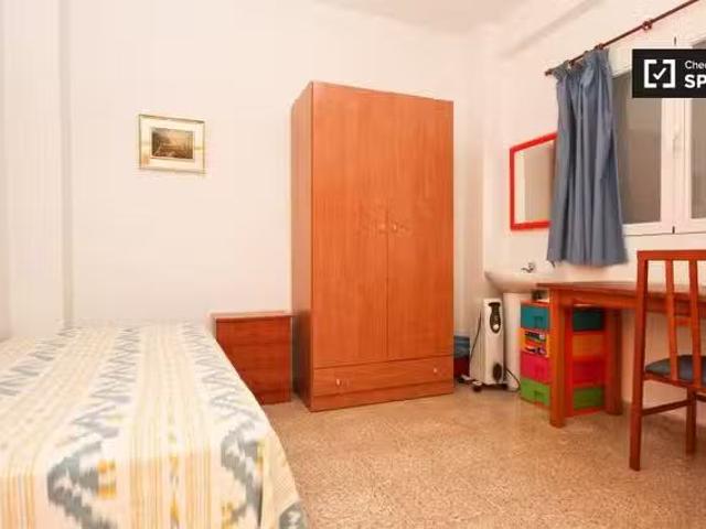 Habitación íntima en piso compartido en Los Pajaritos, Granada