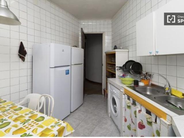 Habitación luminosa con armario independiente en el piso compartido, Chamberí