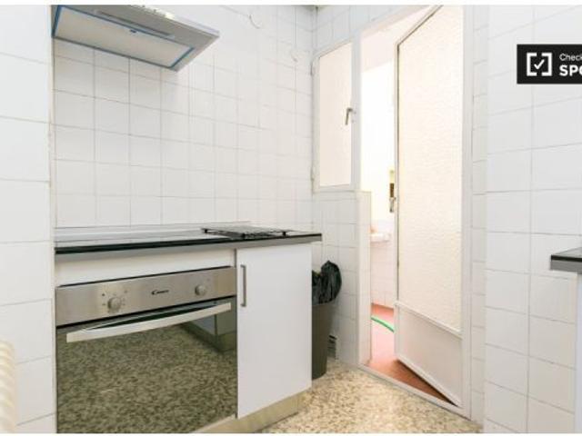 Habitación luminosa con balcón en un apartamento de 5 dormitorios, Ronda