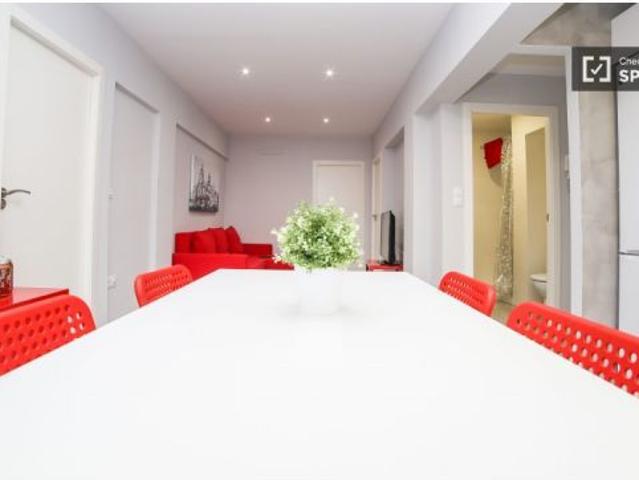 Habitación luminosa con escritorio en piso compartido, Poblats Maritim