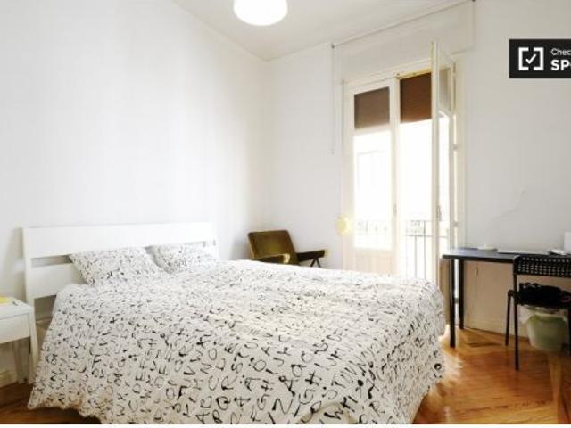 Habitación luminosa con llave independiente en el apartamento compartido, Puerta del Sol